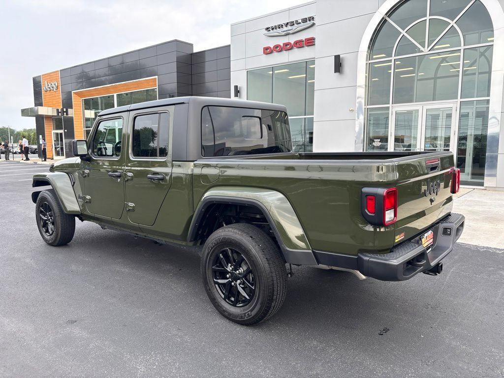 Used 2022 Jeep Gladiator Sport AWD/4WD image 3