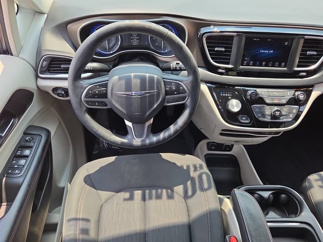 Used 2019 Chrysler Pacifica Touring Plus w/ Tire & Wheel Group FWD image 14