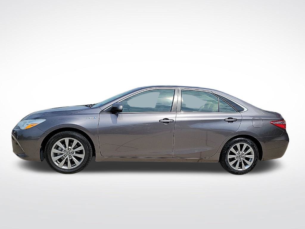 Used 2016 Toyota Camry XLE w/ Moonroof Package FWD image 2