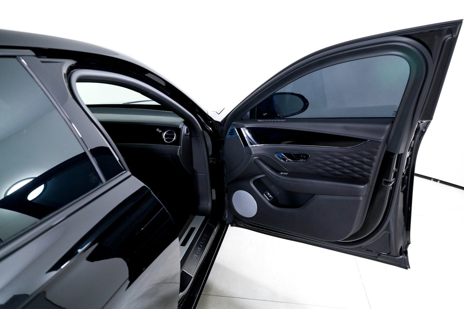 Used 2021 Bentley Flying Spur W12 image 24