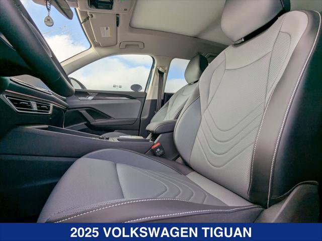 New 2025 Volkswagen Tiguan SE image 12