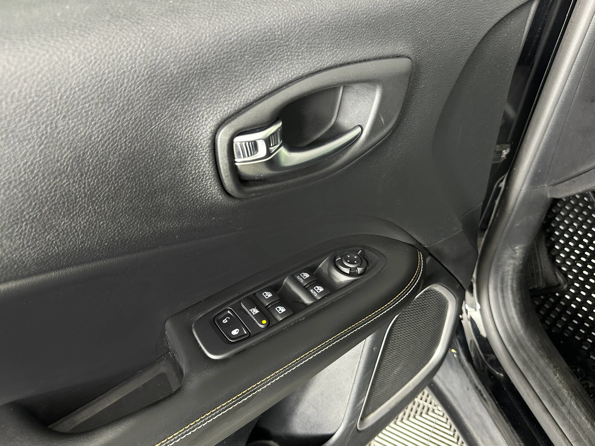 Used 2020 Jeep Compass Sport w/ Cold Weather Group AWD/4WD image 34