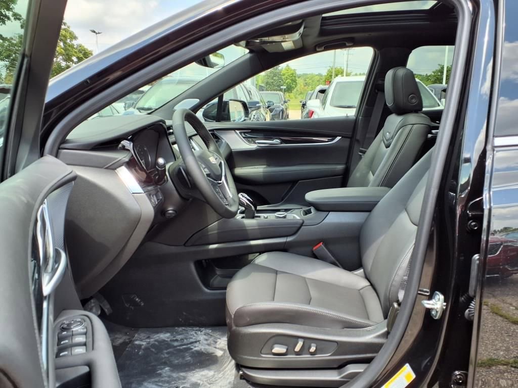 New 2025 Cadillac XT5 Premium Luxury w/ LPO, Floor Liner Package image 14