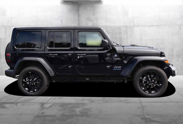 Used 2025 Jeep Wrangler Unlimited Sahara w/ Safety Group AWD/4WD image 5