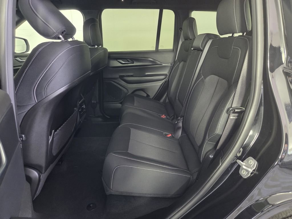 Certified 2025 Jeep Grand Cherokee Laredo w/ Luxury Tech Group I image 27