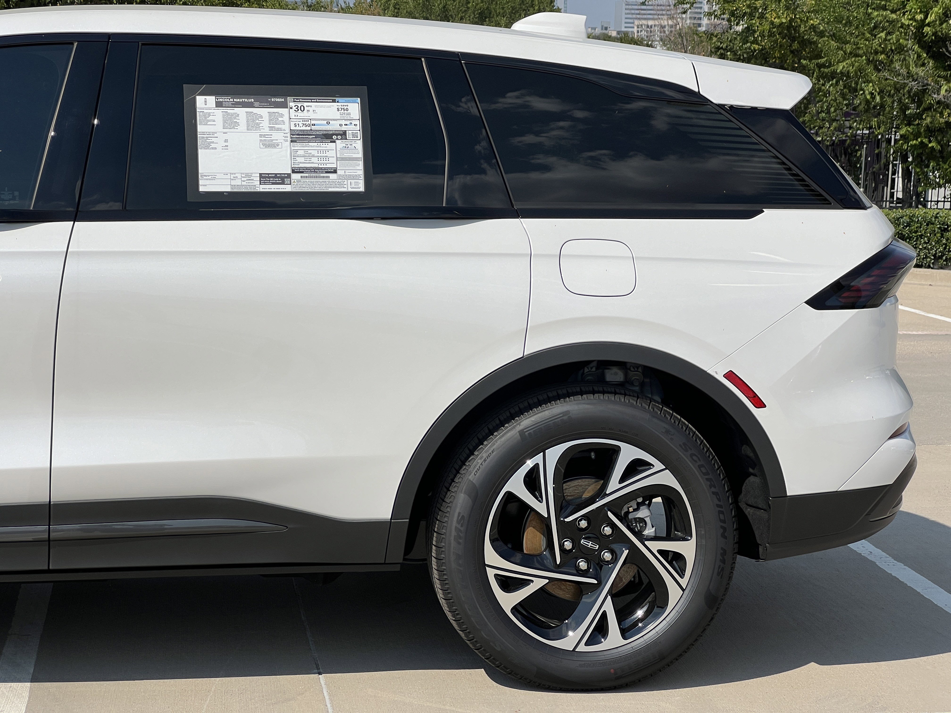 New 2025 Lincoln Nautilus Premier w/ Jet Appearance Package image 6