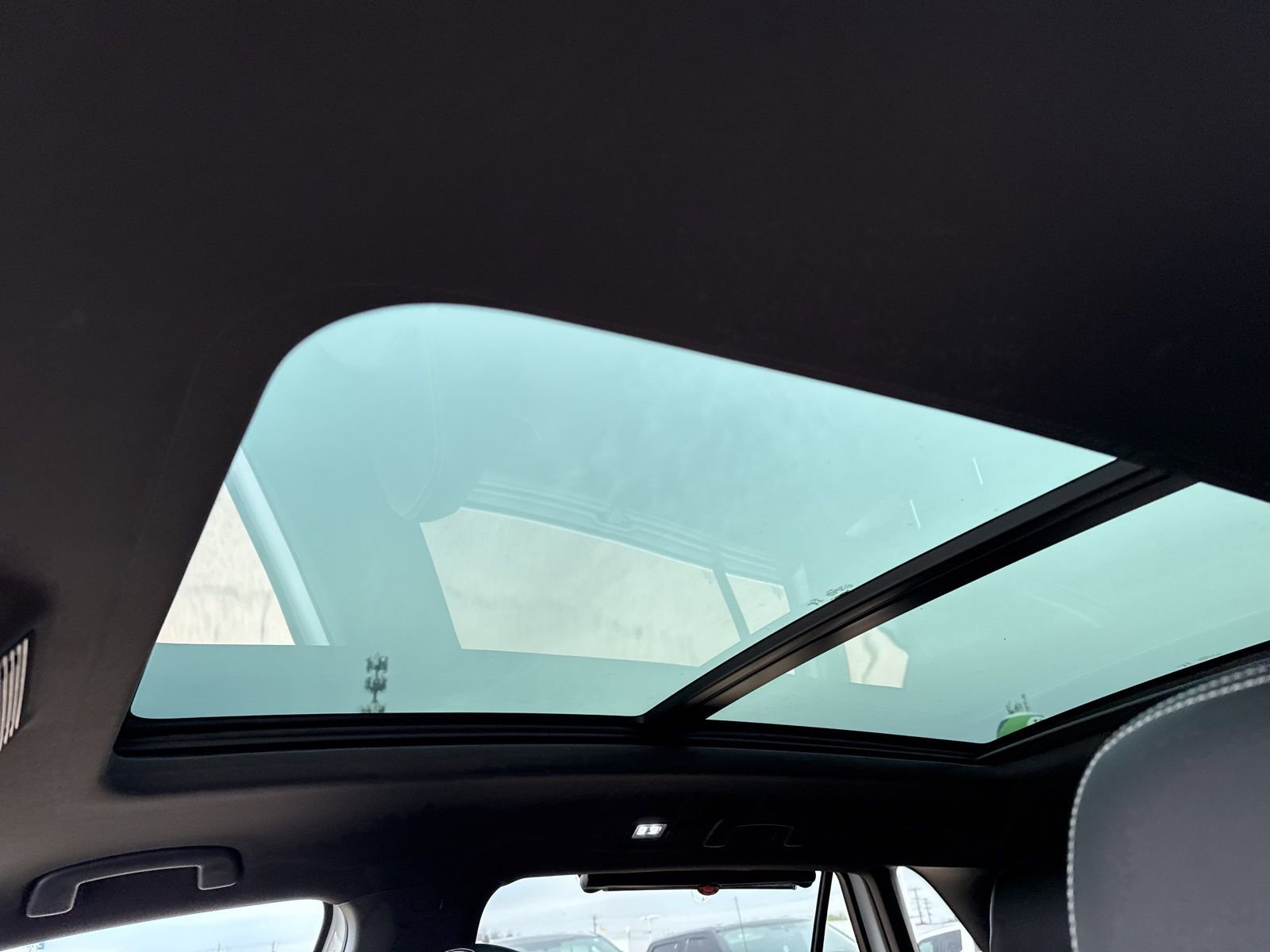 Used 2024 Volkswagen Atlas Cross Sport SE w/ Panoramic Sunroof Package image 13