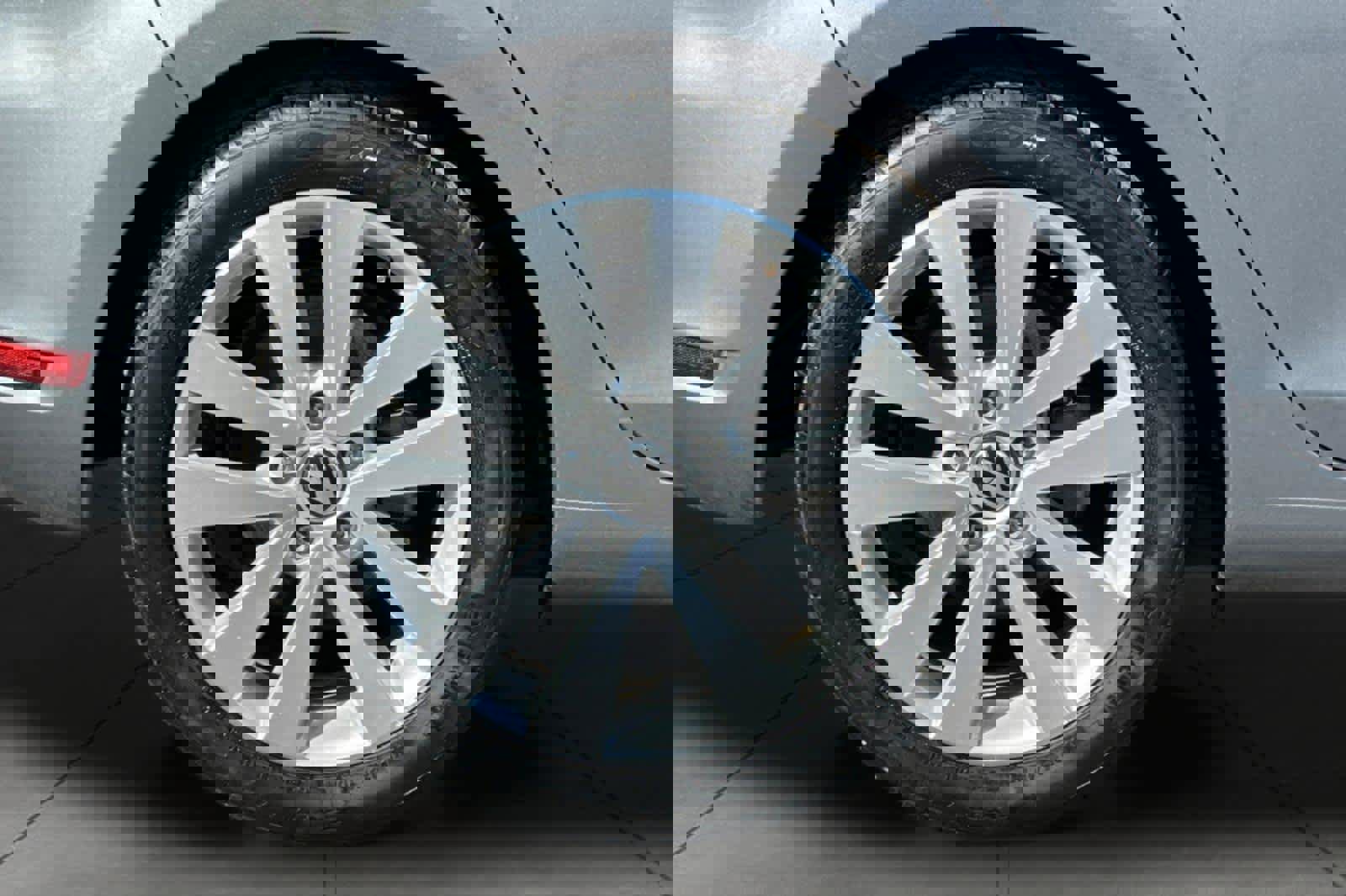 Used 2012 Volkswagen Golf TDI image 11