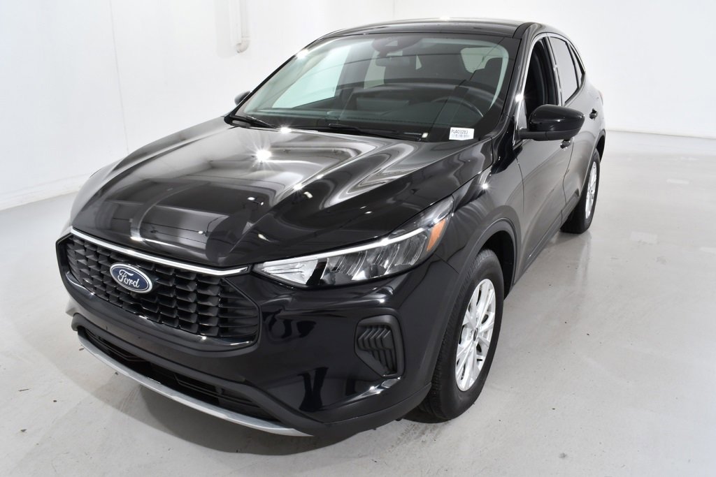 Used 2023 Ford Escape Active w/ Tech Pack #2 image 2