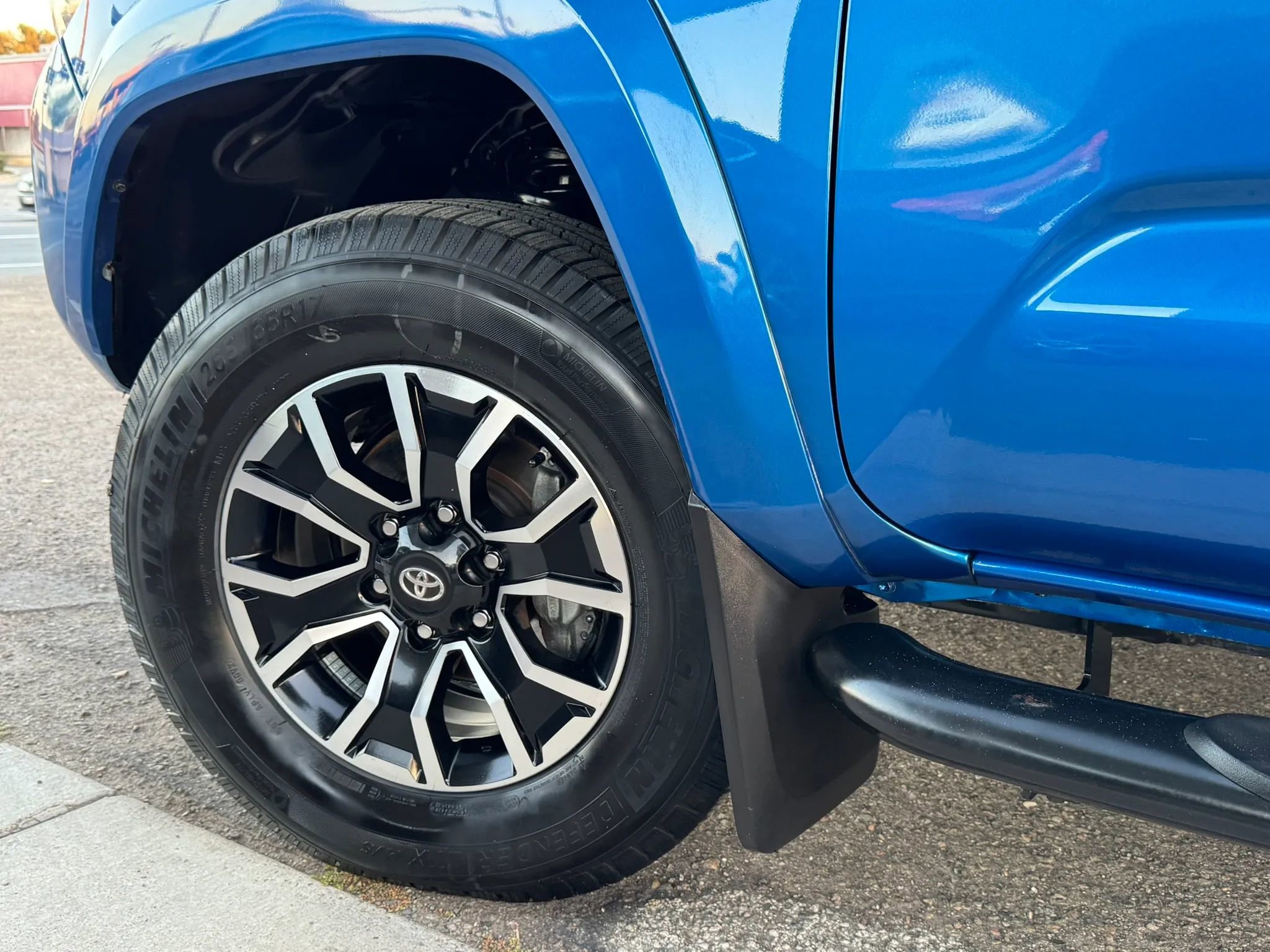 Used 2016 Toyota Tacoma TRD Sport RWD image 9