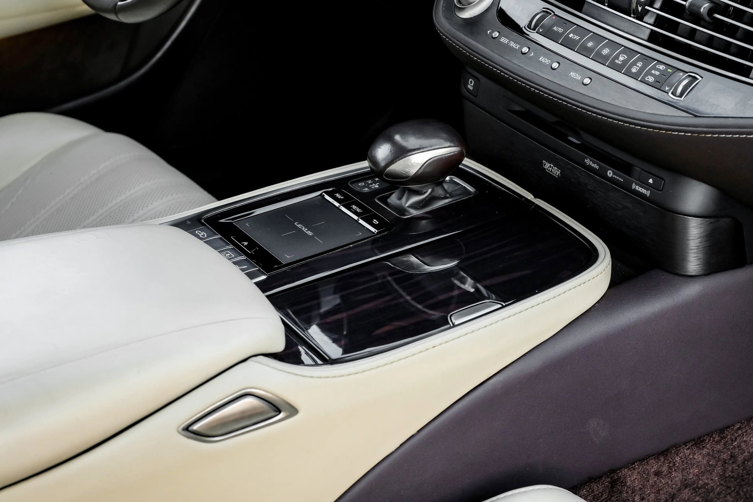 Used 2019 Lexus LS 500 w/ Interior Upgrade Package image 26