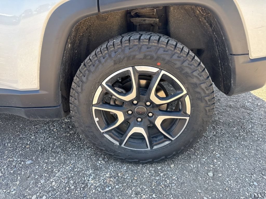 Used 2025 Jeep Compass Trailhawk AWD/4WD image 19