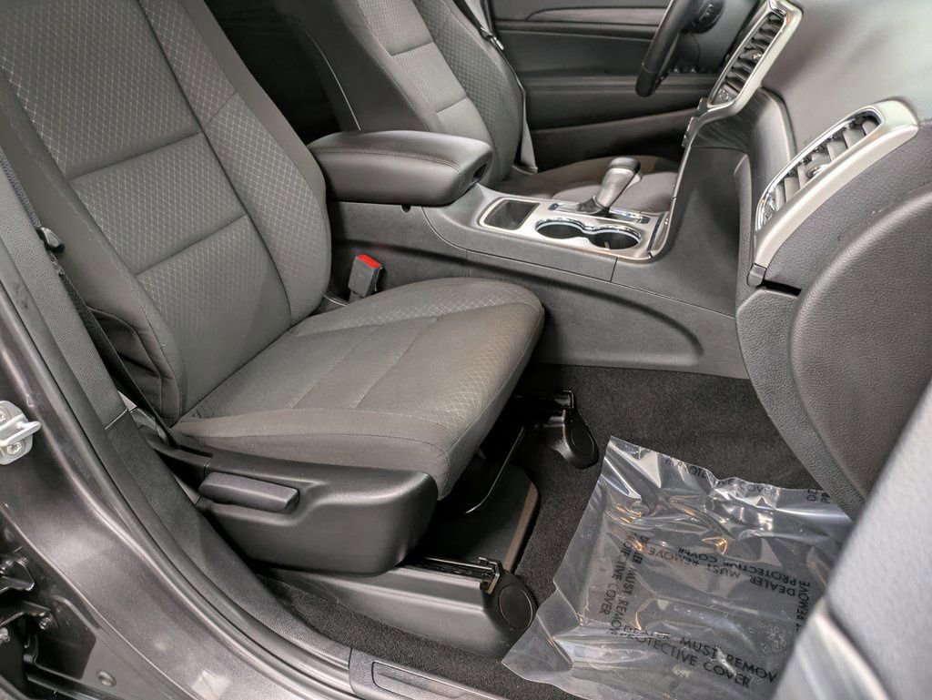 Used 2021 Jeep Grand Cherokee Laredo image 28