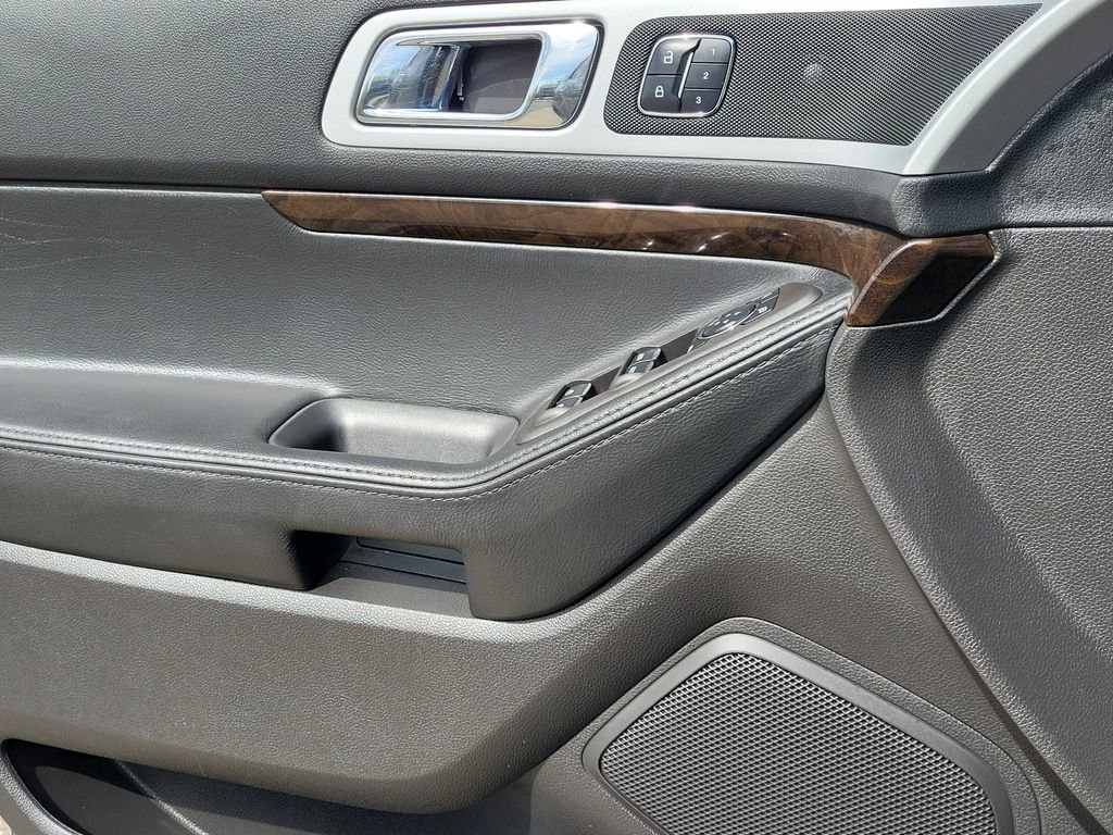 Used 2015 Ford Explorer Limited w/ Equipment Group 301A image 10