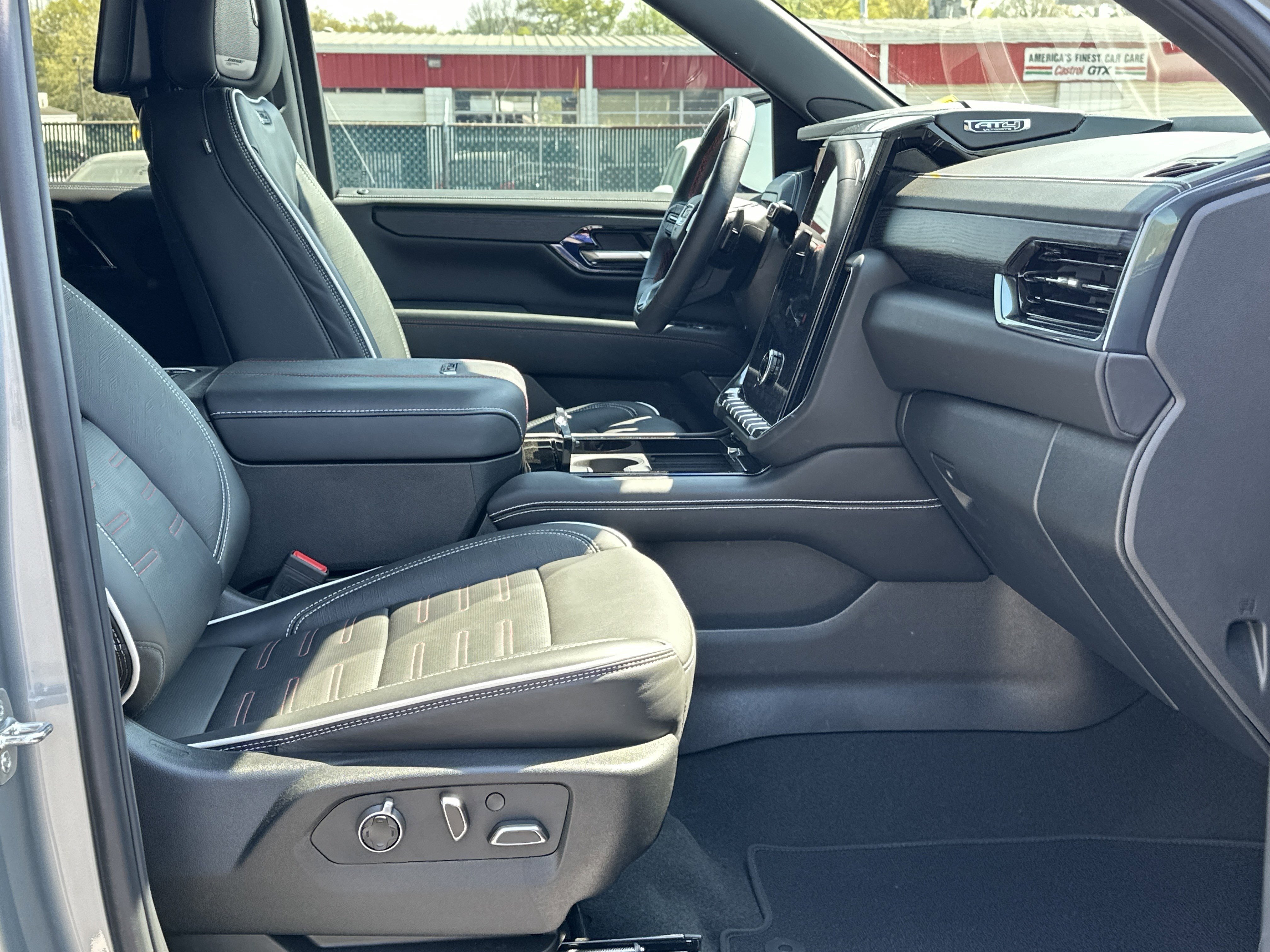 Used 2025 GMC Yukon AT4 Ultimate image 12