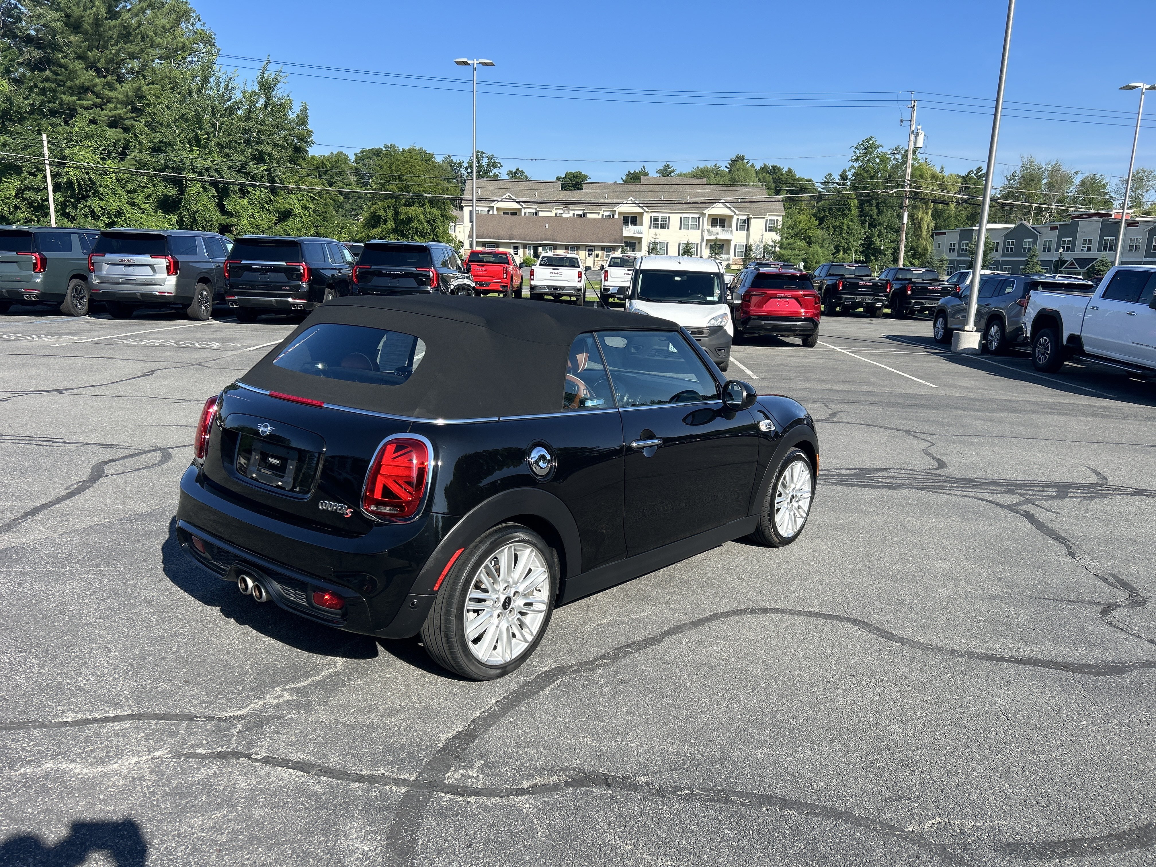 Used 2019 MINI Cooper S w/ Signature Upholstery Package FWD image 11