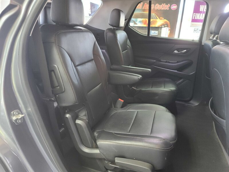 Used 2020 Chevrolet Traverse LT FWD image 18