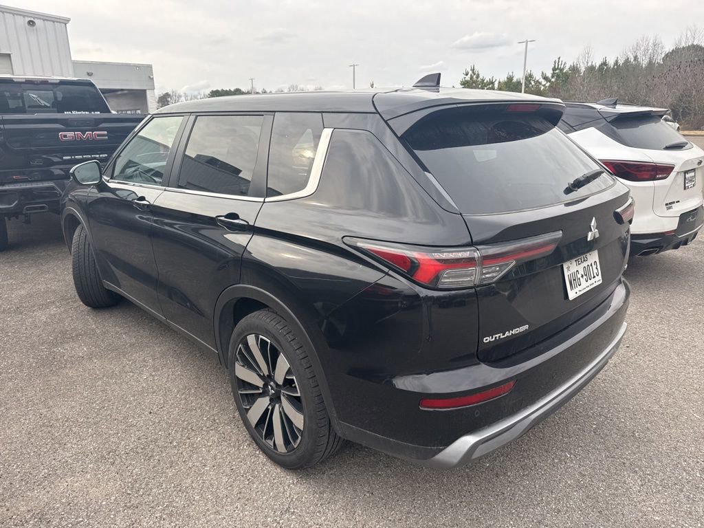Used 2025 Mitsubishi Outlander SE image 4