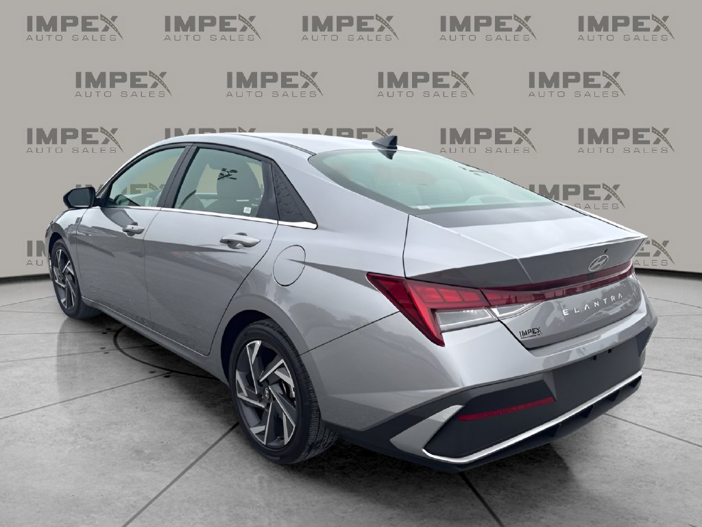 Used 2025 Hyundai Elantra SEL FWD image 3