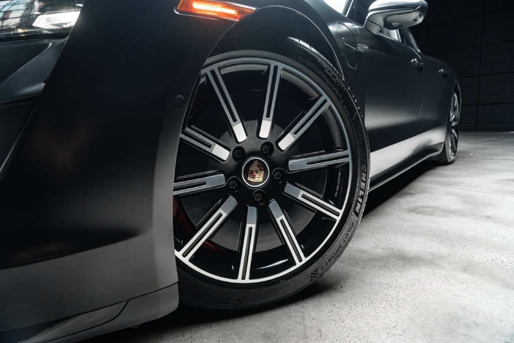 Used 2020 Porsche Taycan Turbo AWD/4WD image 3