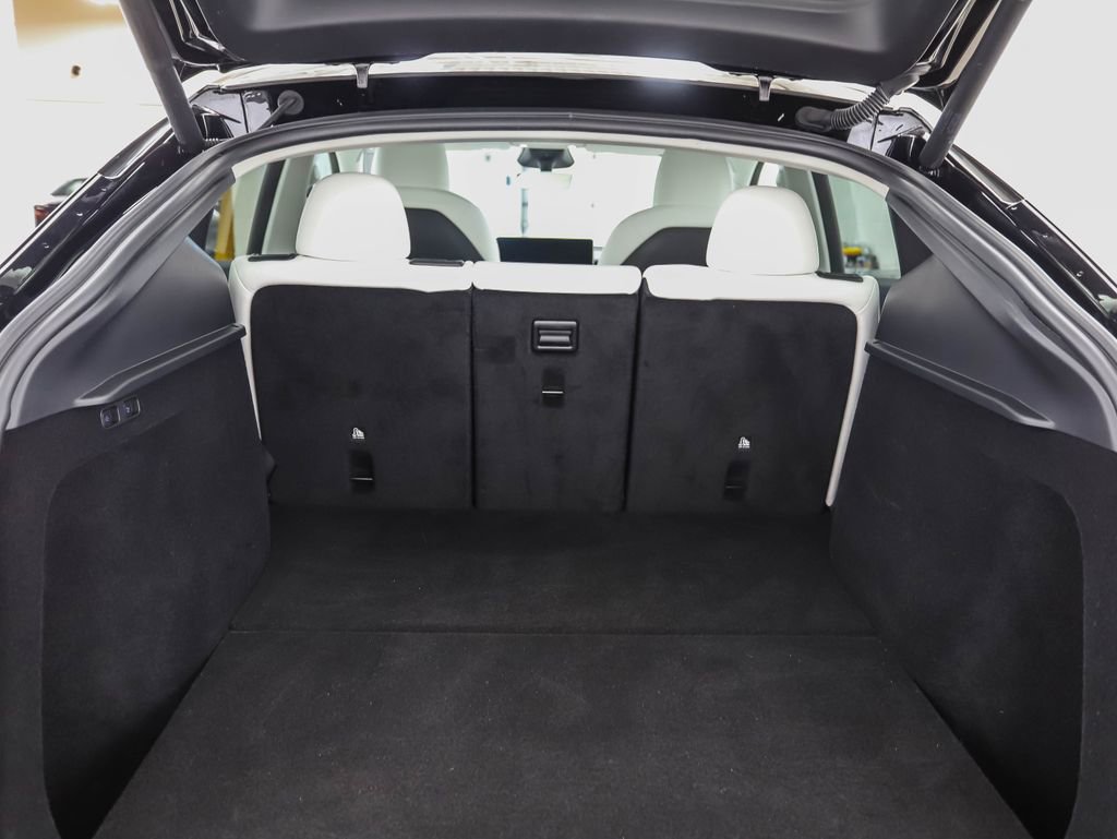 Used 2024 Tesla Model Y Long Range image 21