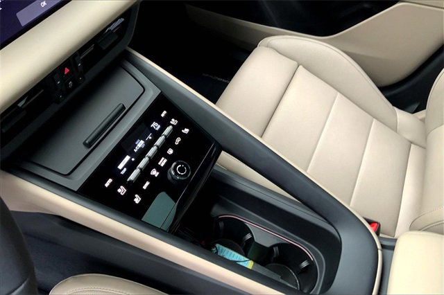 Used 2025 Porsche Macan Electric image 36