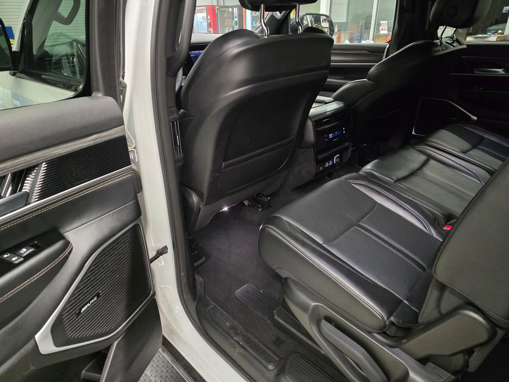 Used 2024 Jeep Wagoneer Series II w/ Flexible Seating Group RWD image 30