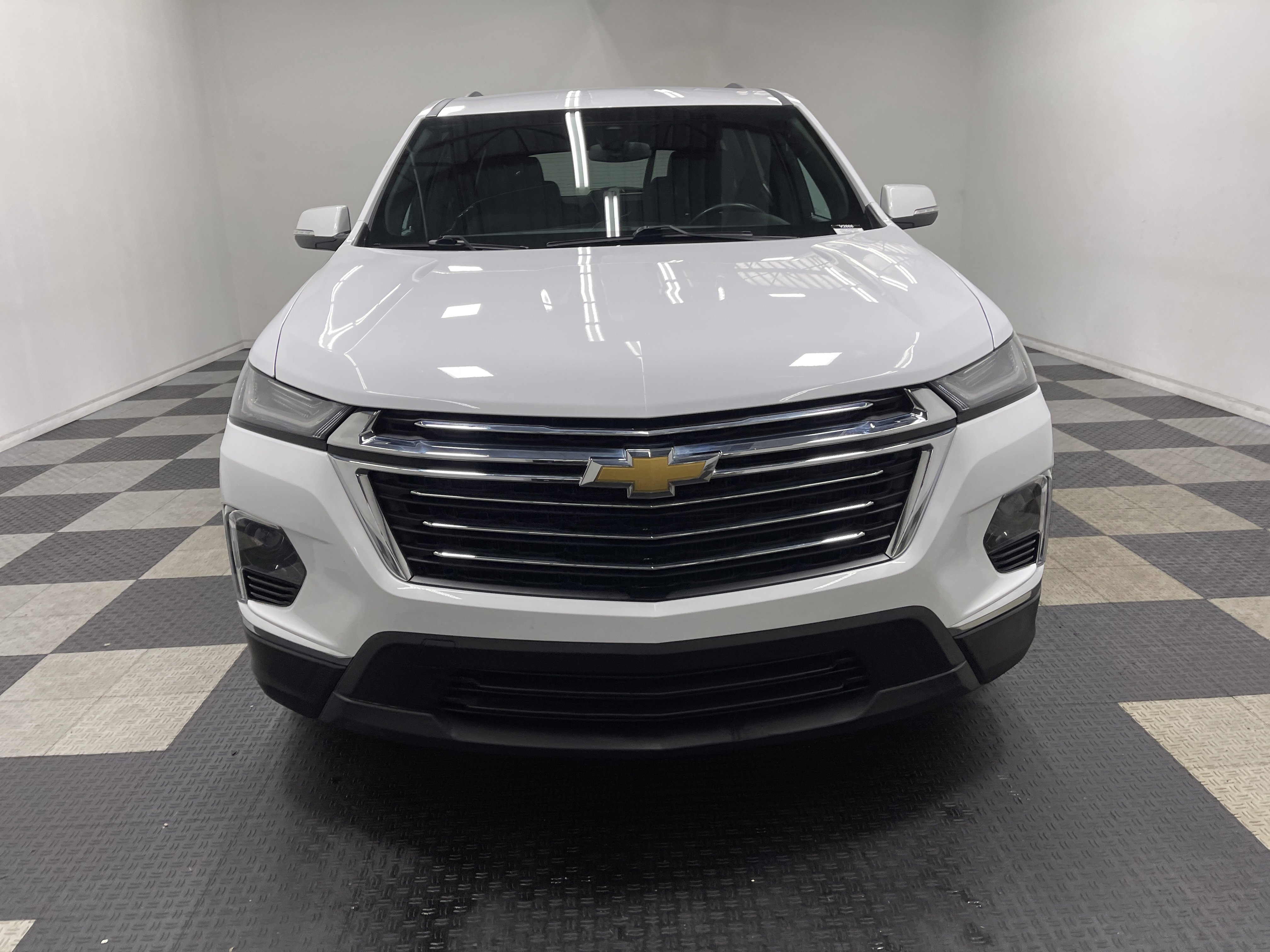 Used 2023 Chevrolet Traverse LT FWD image 7