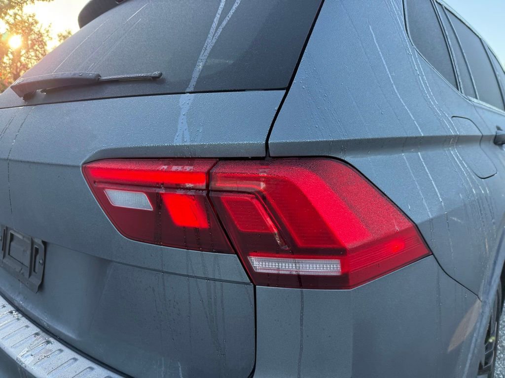 Used 2020 Volkswagen Tiguan SE R-Line image 12