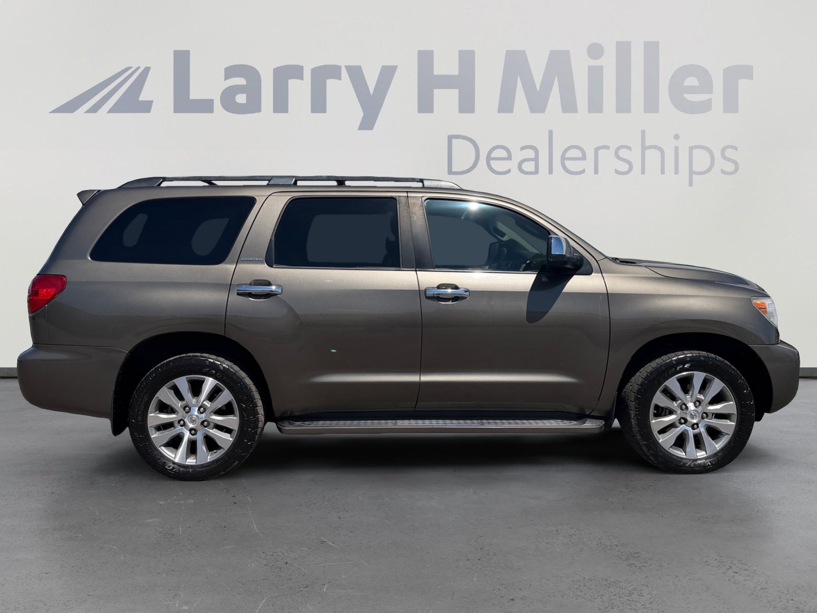 Used 2008 Toyota Sequoia Limited w/ Cold Area Pkg AWD/4WD image 6