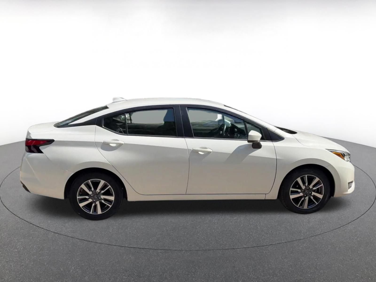 Used 2025 Nissan Versa SV FWD image 15