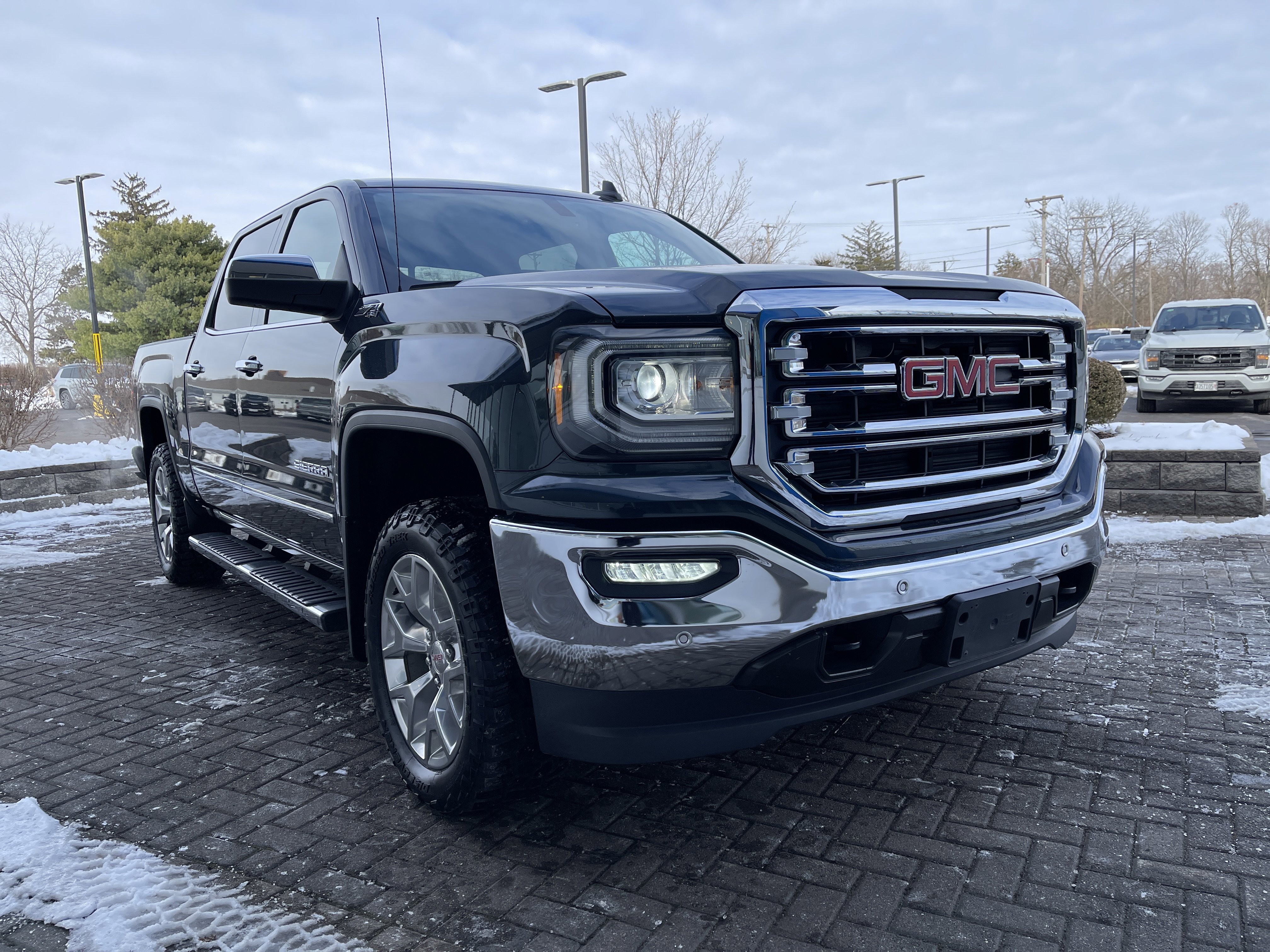 Used 2018 GMC Sierra 1500 SLT w/ SLT Premium Package image 7