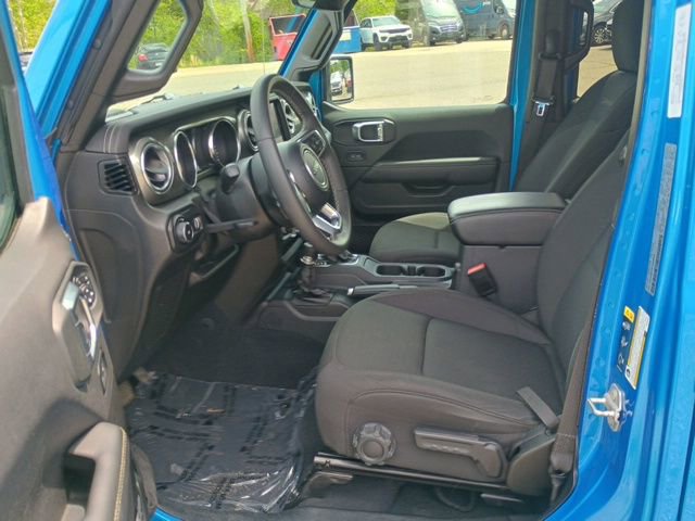 Used 2023 Jeep Wrangler Unlimited Sahara AWD/4WD image 25