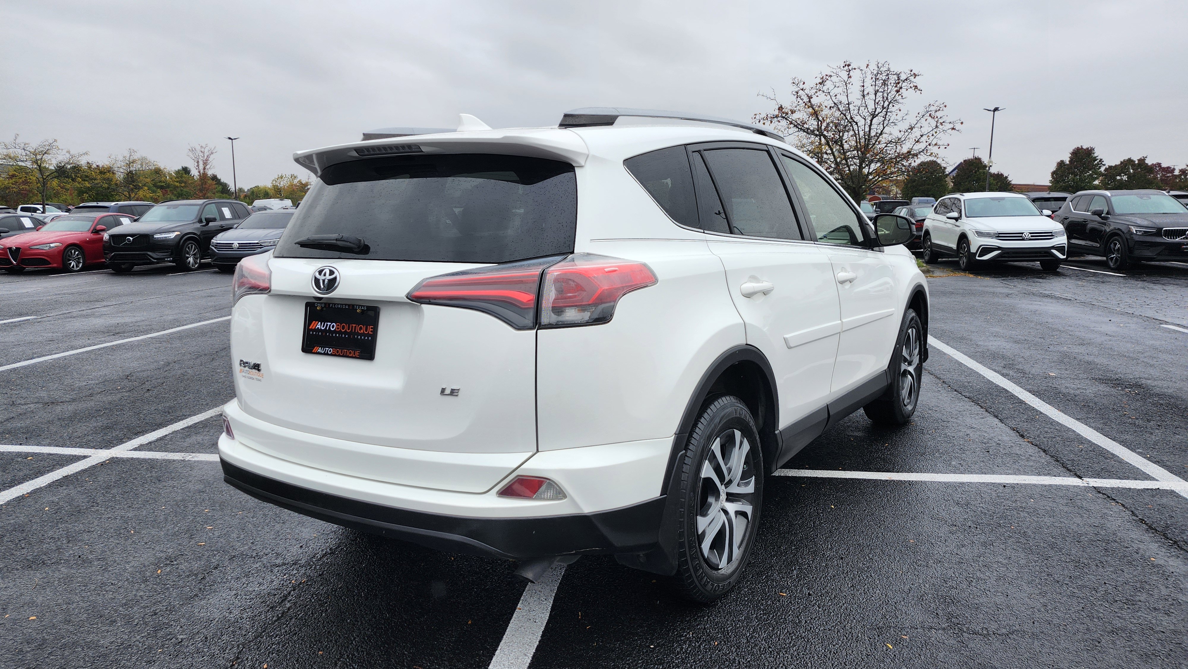 Used 2017 Toyota RAV4 LE image 10
