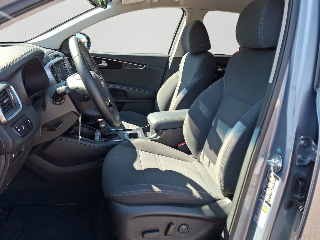 Used 2019 Kia Sorento LX w/ LX Convenience Package image 15