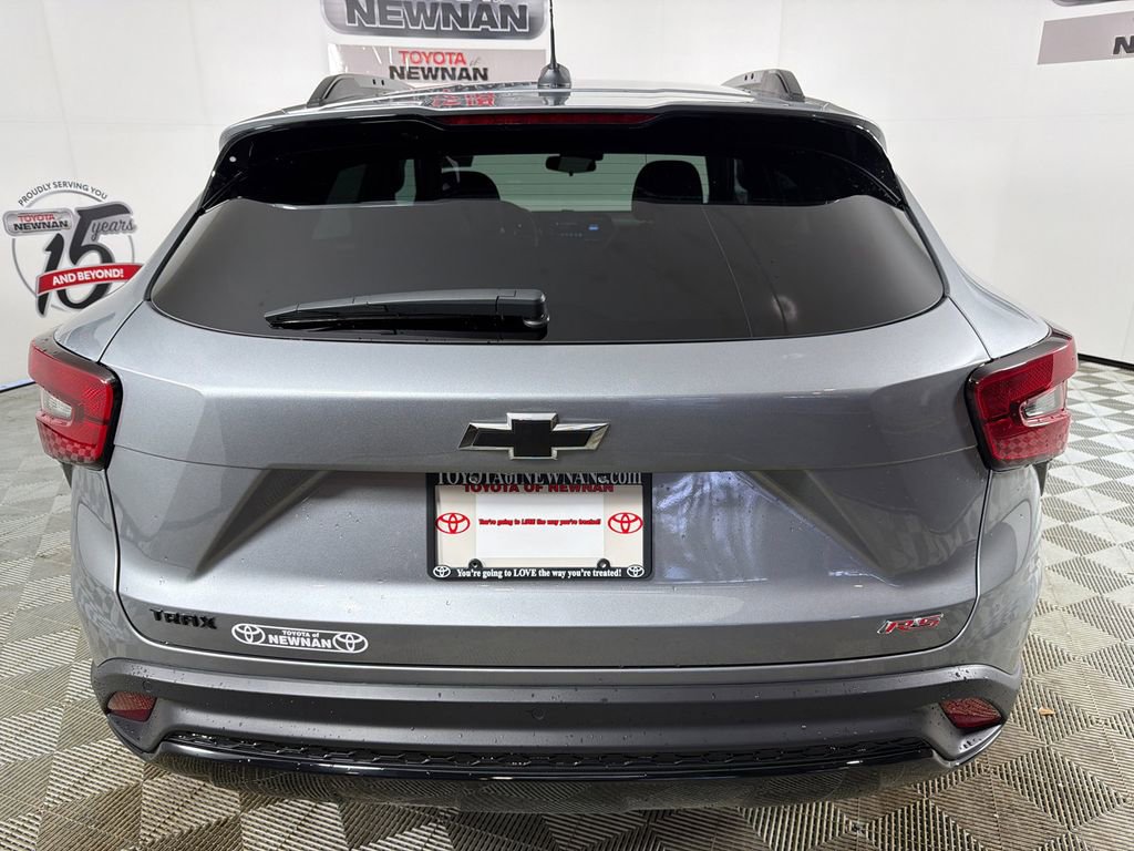 Used 2025 Chevrolet Trax RS w/ Driver Confidence Package FWD image 4