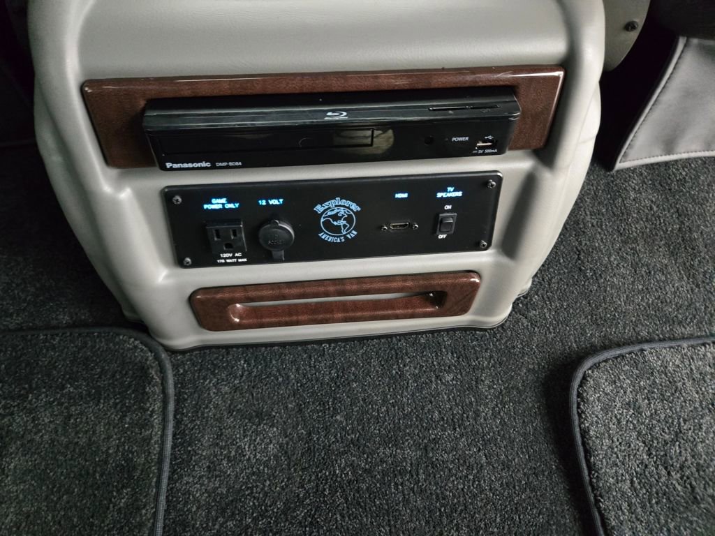 Used 2021 Chevrolet Express 2500 w/ Enhanced Convenience Package image 32