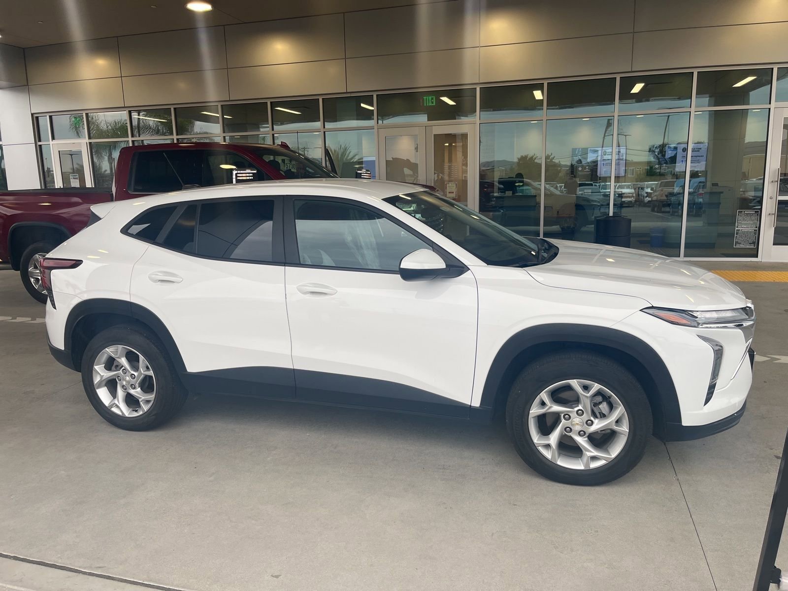 Used 2024 Chevrolet Trax LS w/ LS Convenience Package image 9