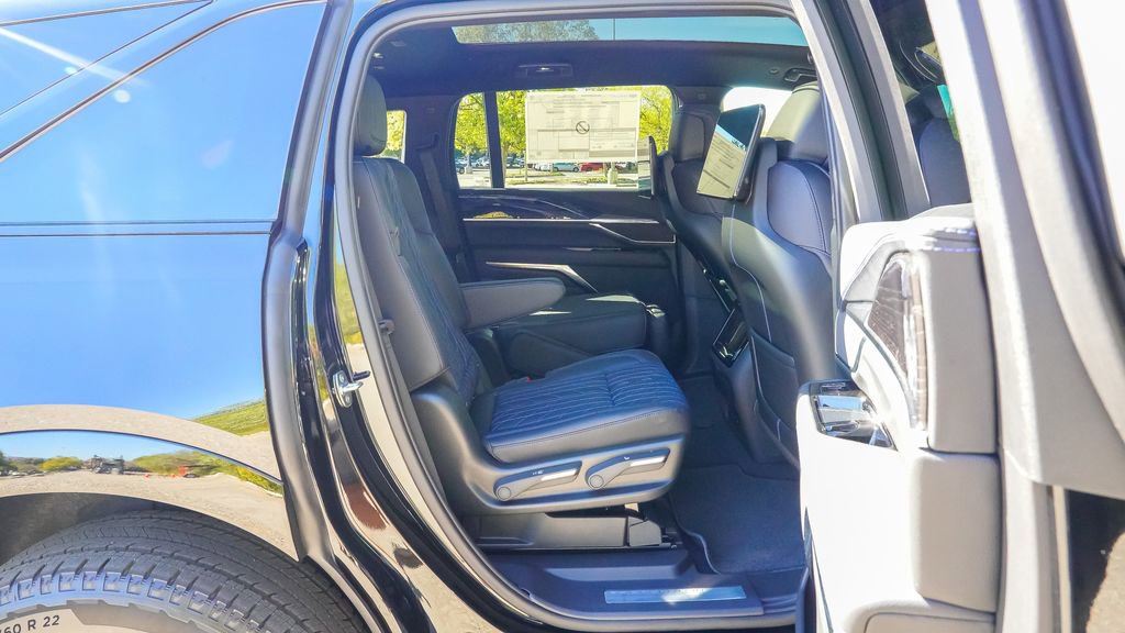 New 2026 Cadillac Escalade IQL Luxury image 11