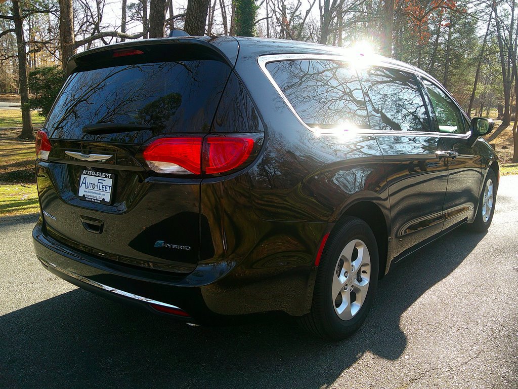 Used 2017 Chrysler Pacifica Touring Plus image 5