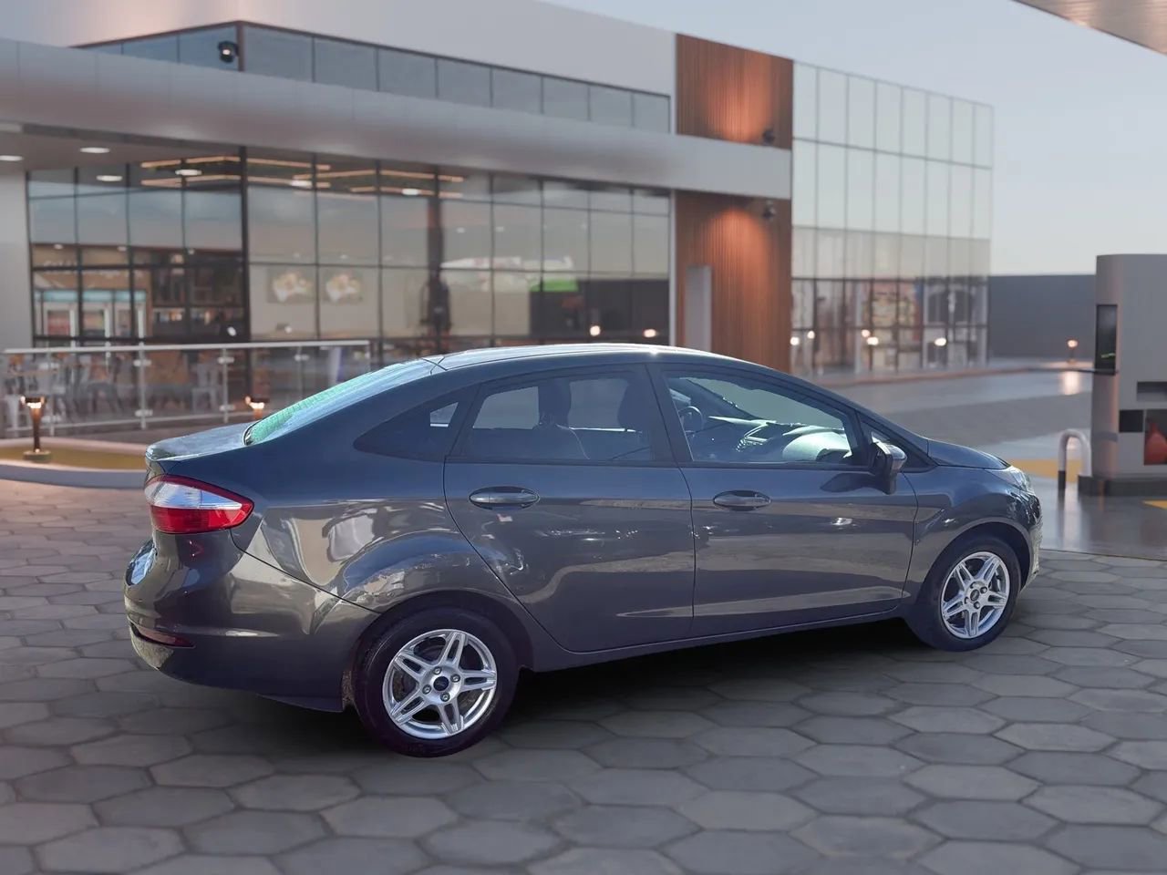 Used 2018 Ford Fiesta SE image 10