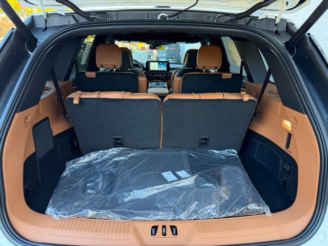 New 2027 Lincoln Aviator Black Label w/ Jet Appearance Package AWD/4WD image 23