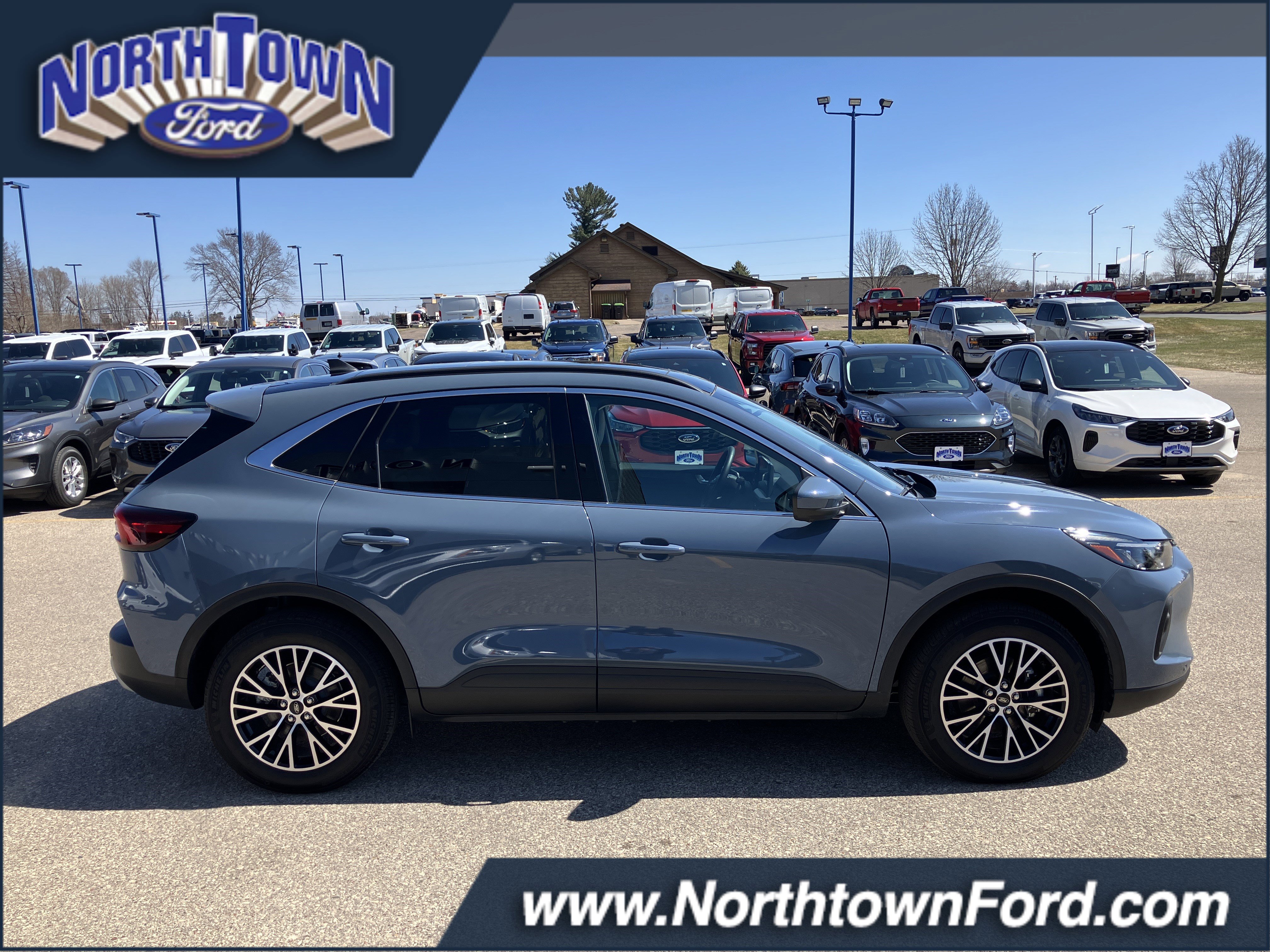 Used 2025 Ford Escape SE w/ PHEV Premium Package FWD image 1