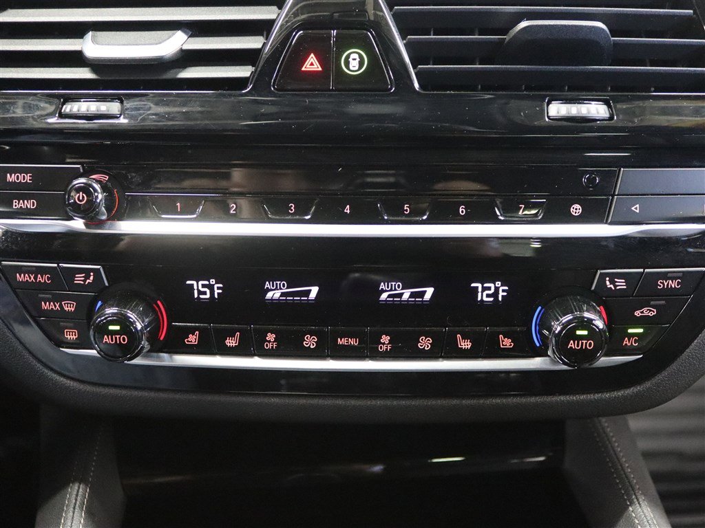 Used 2020 BMW M550i xDrive w/ Executive Package image 28