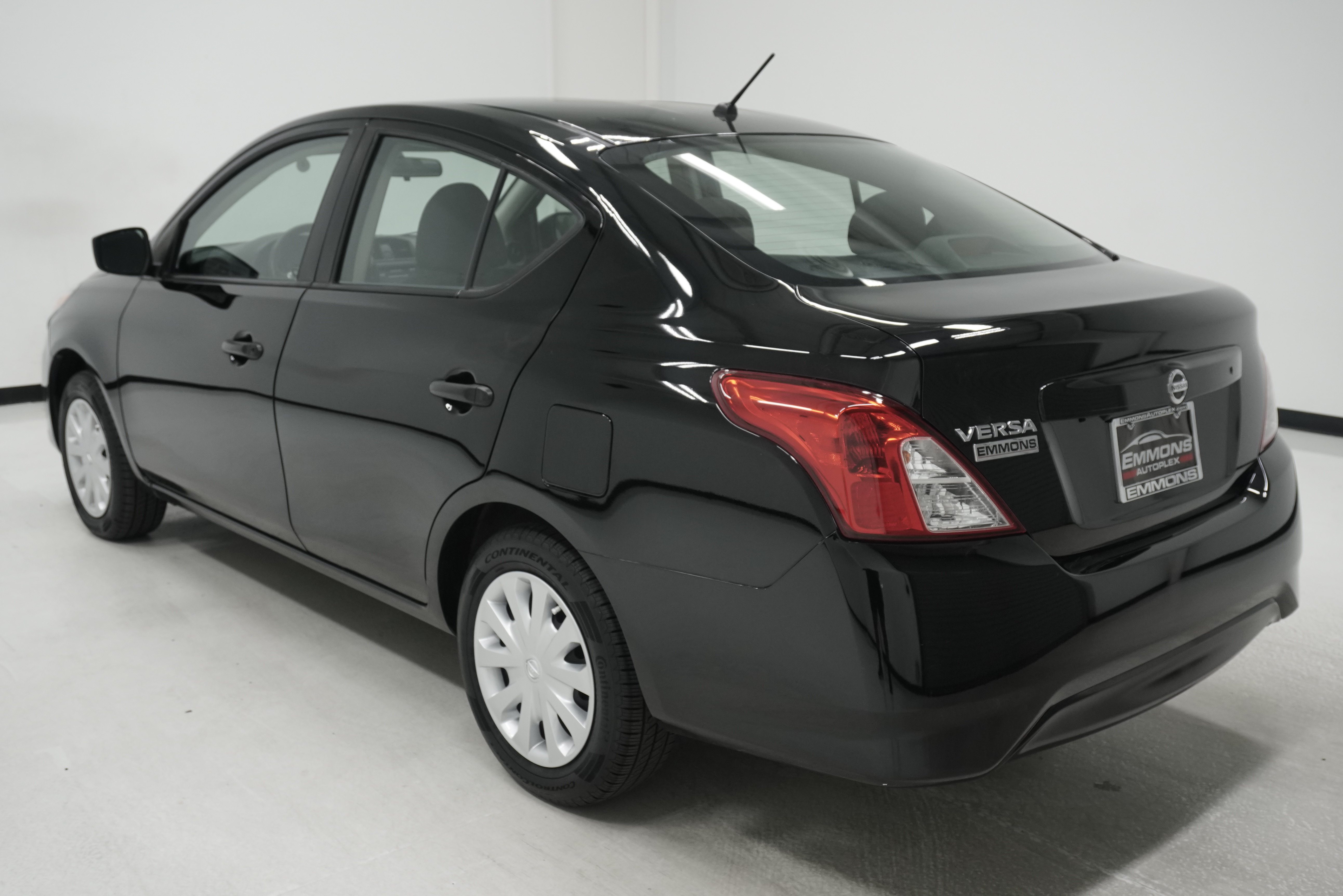Used 2019 Nissan Versa S FWD image 6