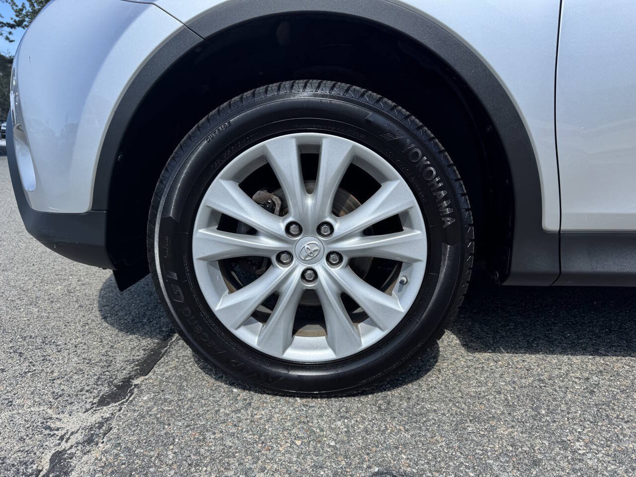 Used 2013 Toyota RAV4 Limited AWD/4WD image 4