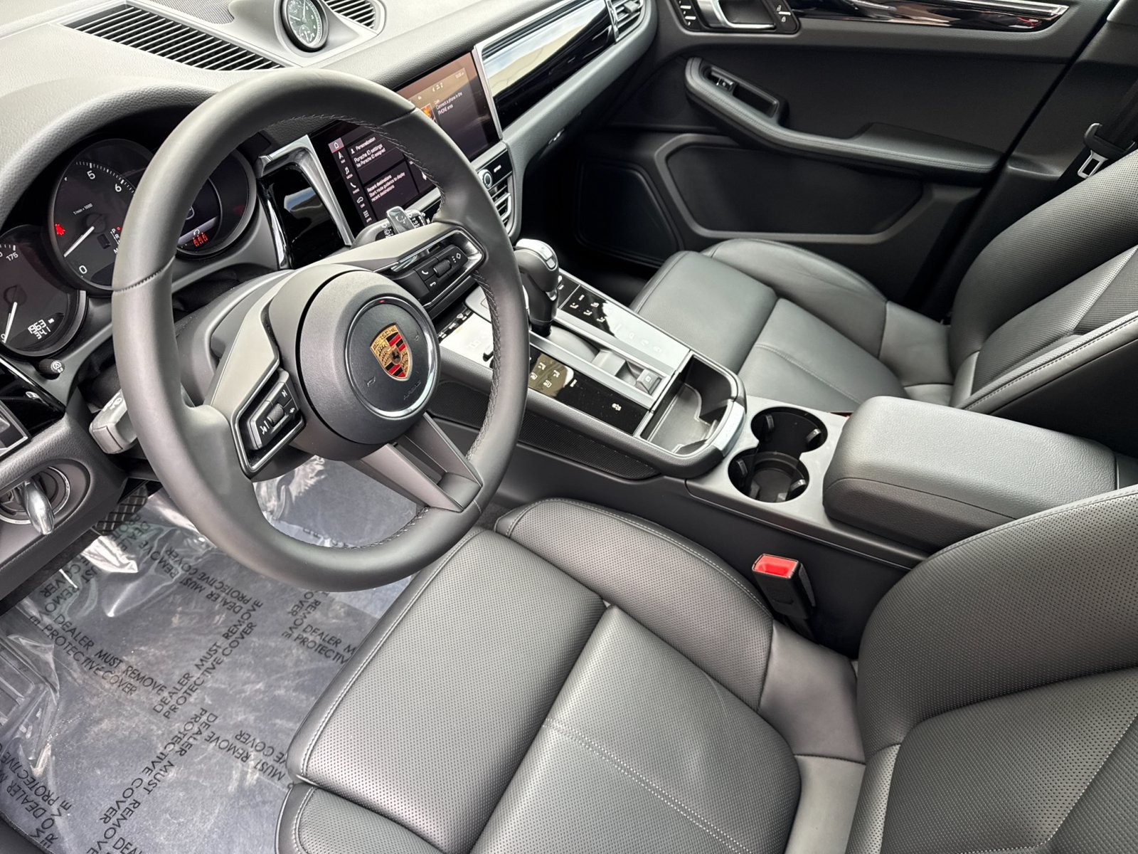 Certified 2026 Porsche Macan AWD/4WD image 4