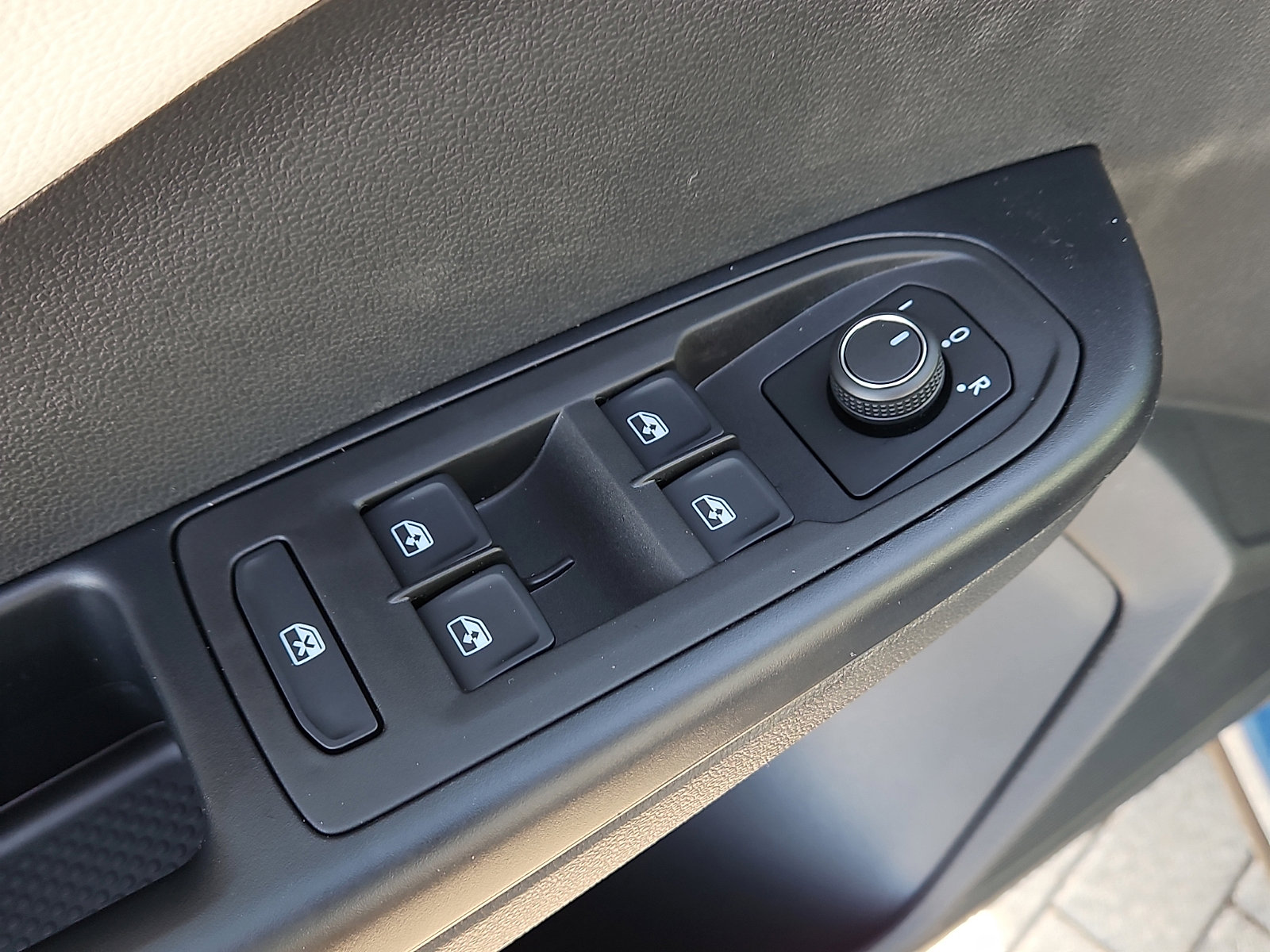 New 2026 Volkswagen Taos S image 13