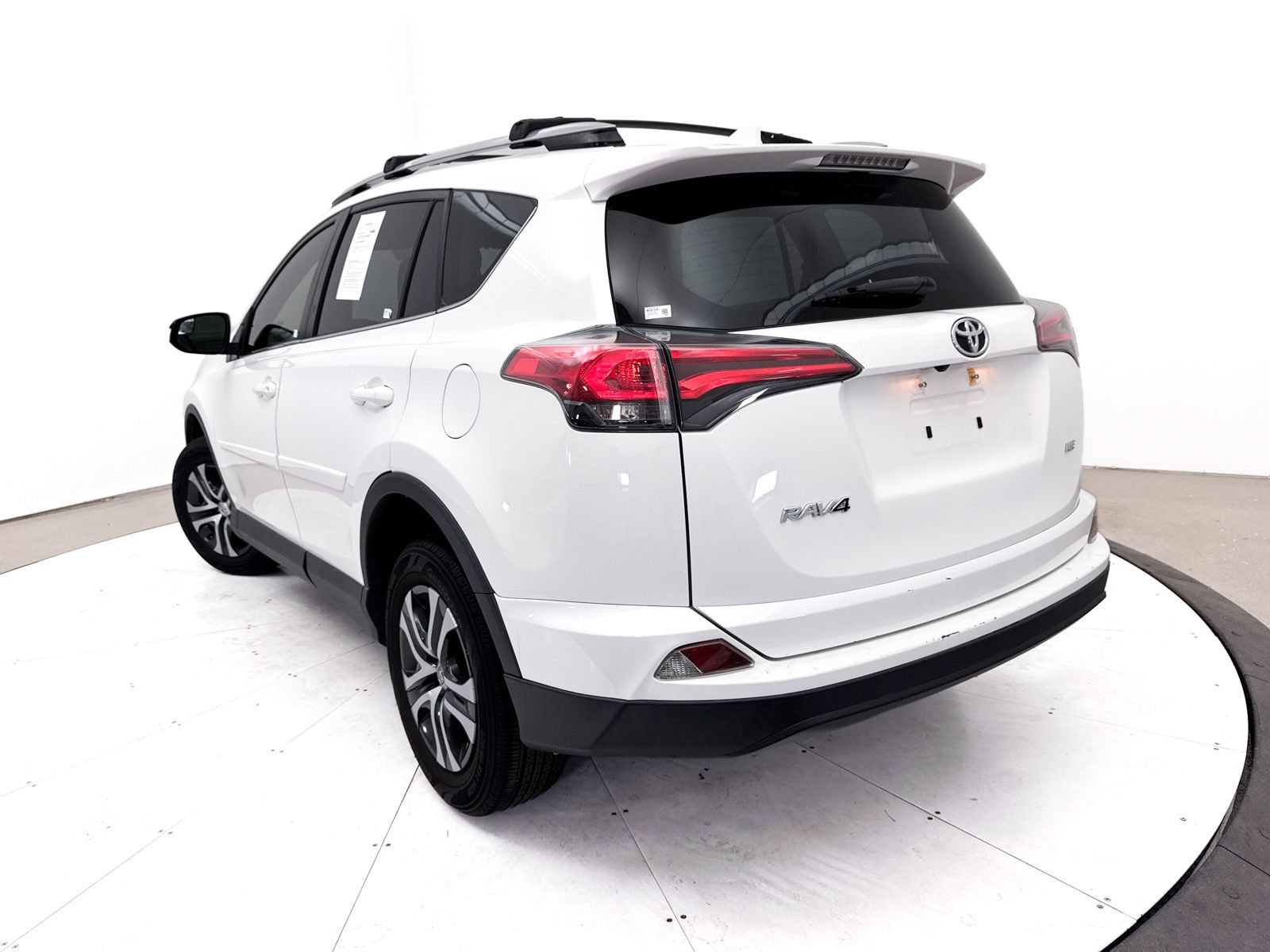 Used 2018 Toyota RAV4 LE w/ Carpet Mat Package FWD image 6