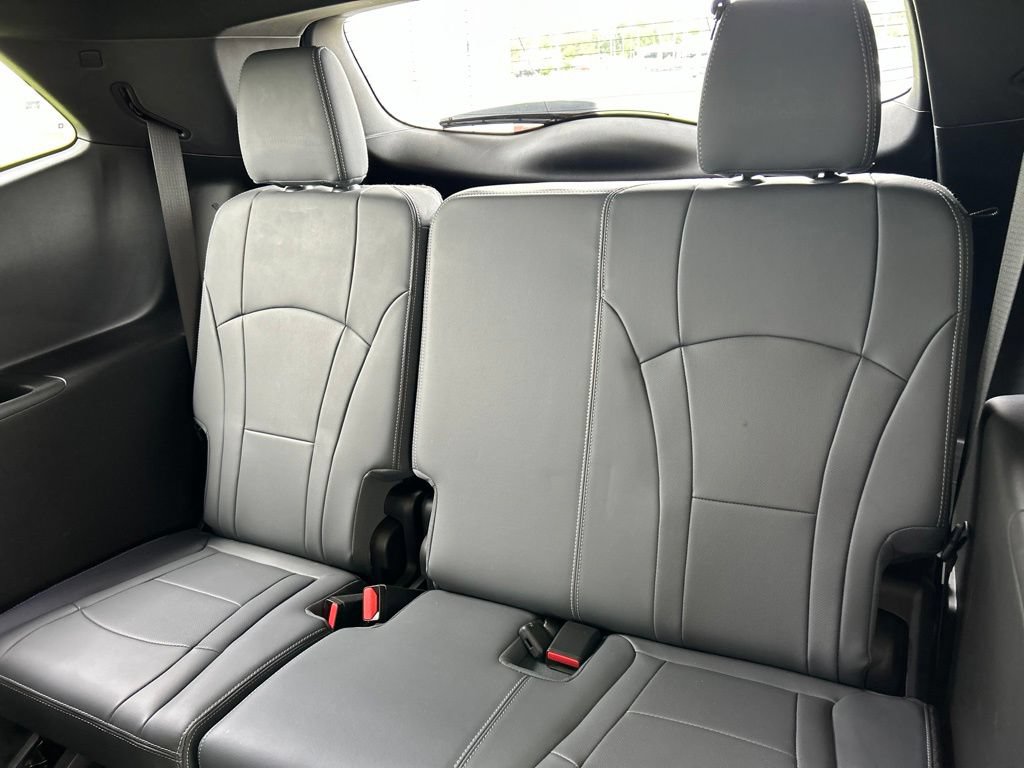 Used 2022 Buick Enclave Essence w/ Sport Touring Edition FWD image 10